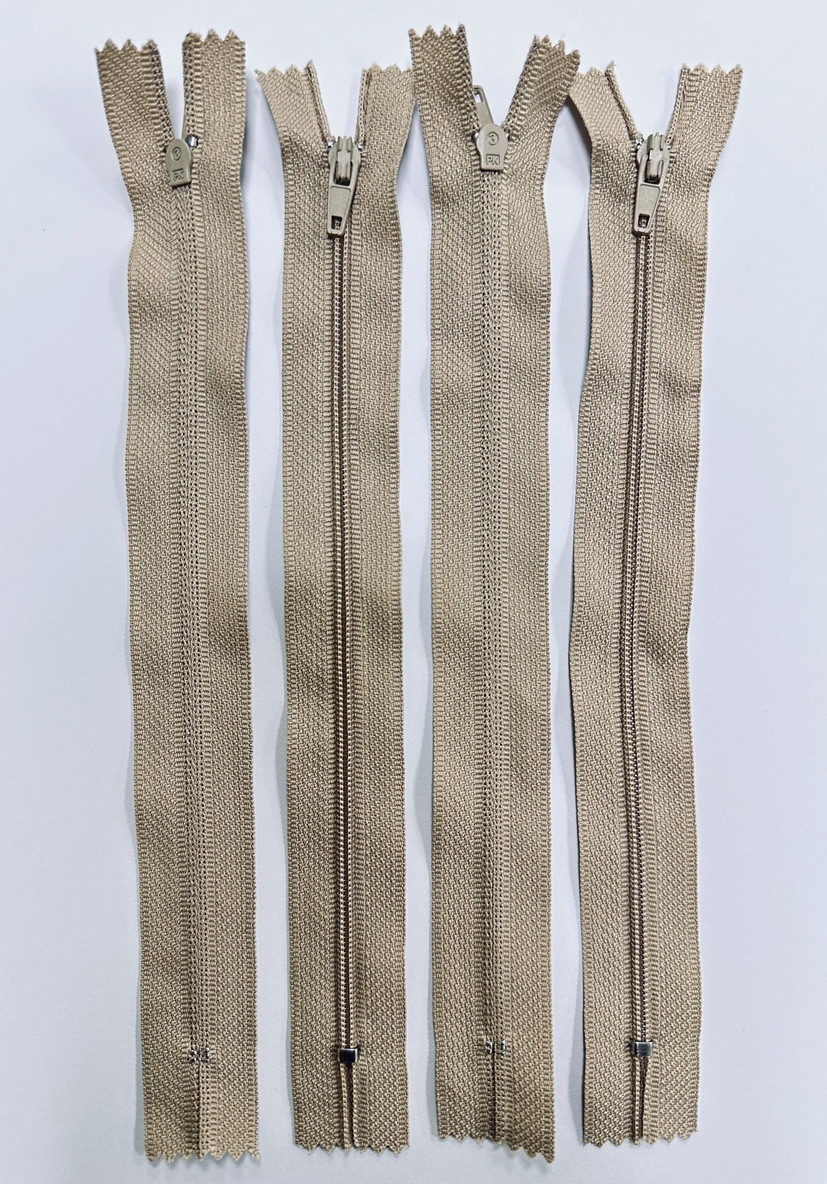 Замок не роздільний Т 3, 20 см,Zipper (бежевий 298)